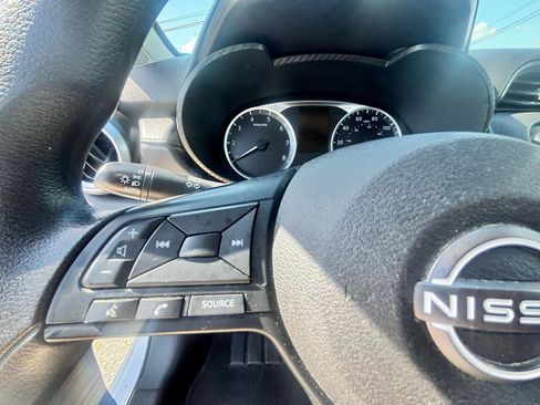 Used 2023 Nissan Versa S FWD image 39
