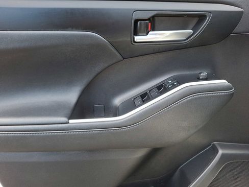 Used 2021 Toyota Highlander XSE image 9