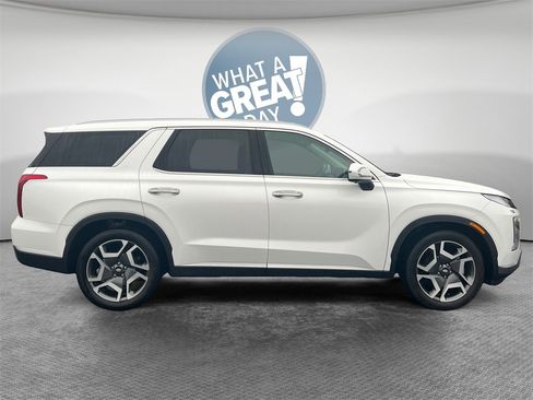 Used 2023 Hyundai Palisade SEL w/ Premium Package image 2