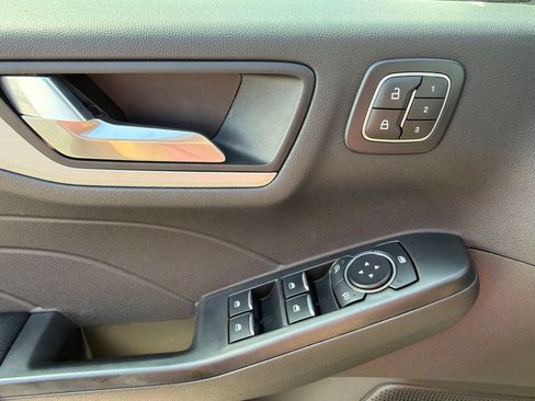 Used 2025 Ford Escape Platinum AWD/4WD image 21
