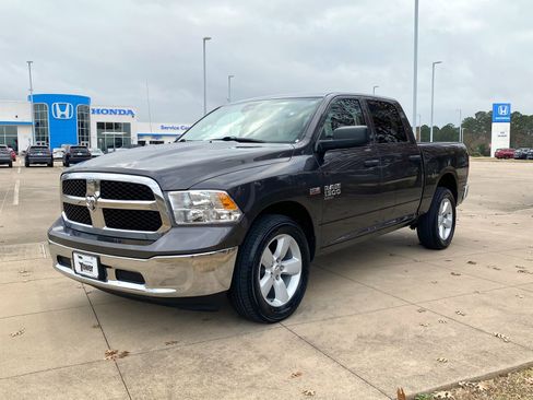 Used 2023 RAM 1500 Classic SLT image 3