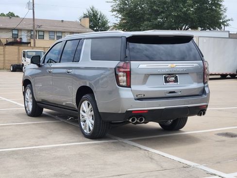 Used 2024 Chevrolet Suburban High Country w/ Premium Package AWD/4WD image 3