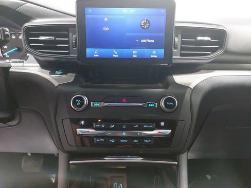Used 2020 Ford Explorer XLT image 22