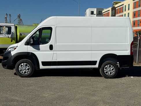 New 2026 RAM ProMaster 1500 w/ Quick Order Package 22G SLT image 6