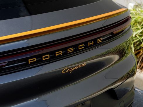 Used 2024 Porsche Cayenne Coupe AWD/4WD image 42