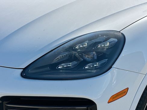 Used 2019 Porsche Cayenne Turbo image 38