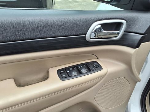 Used 2022 Jeep Grand Cherokee Laredo E image 16