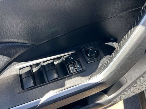 Used 2021 Toyota RAV4 XLE FWD image 30