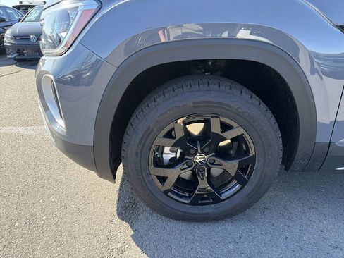 New 2026 Volkswagen Atlas Peak Edition AWD/4WD image 9