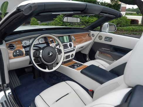 Certified 2017 Rolls-Royce Dawn RWD image 9