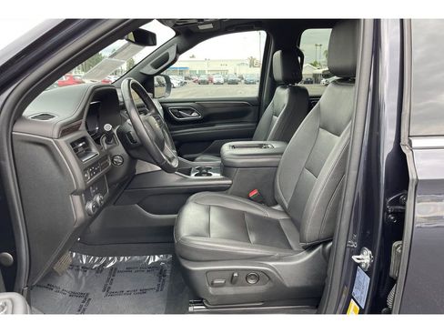 Used 2022 Chevrolet Suburban LT w/ Luxury Package image 11