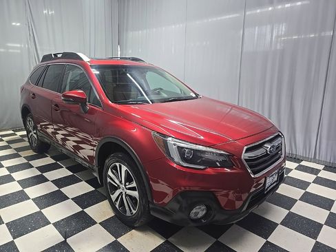 Used 2018 Subaru Outback 2.5i Limited image 3