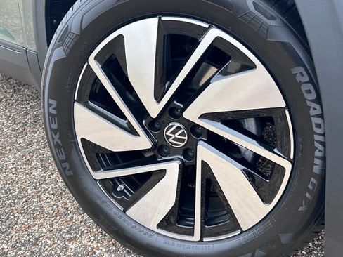 New 2026 Volkswagen Atlas SE FWD image 2