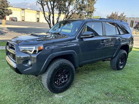 Used 2024 Toyota 4Runner TRD Off-Road Premium w/ Off Road Premium Plus Package AWD/4WD image 11