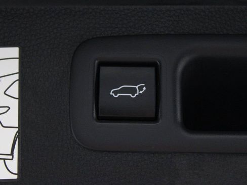 Used 2023 Toyota Highlander Limited image 14