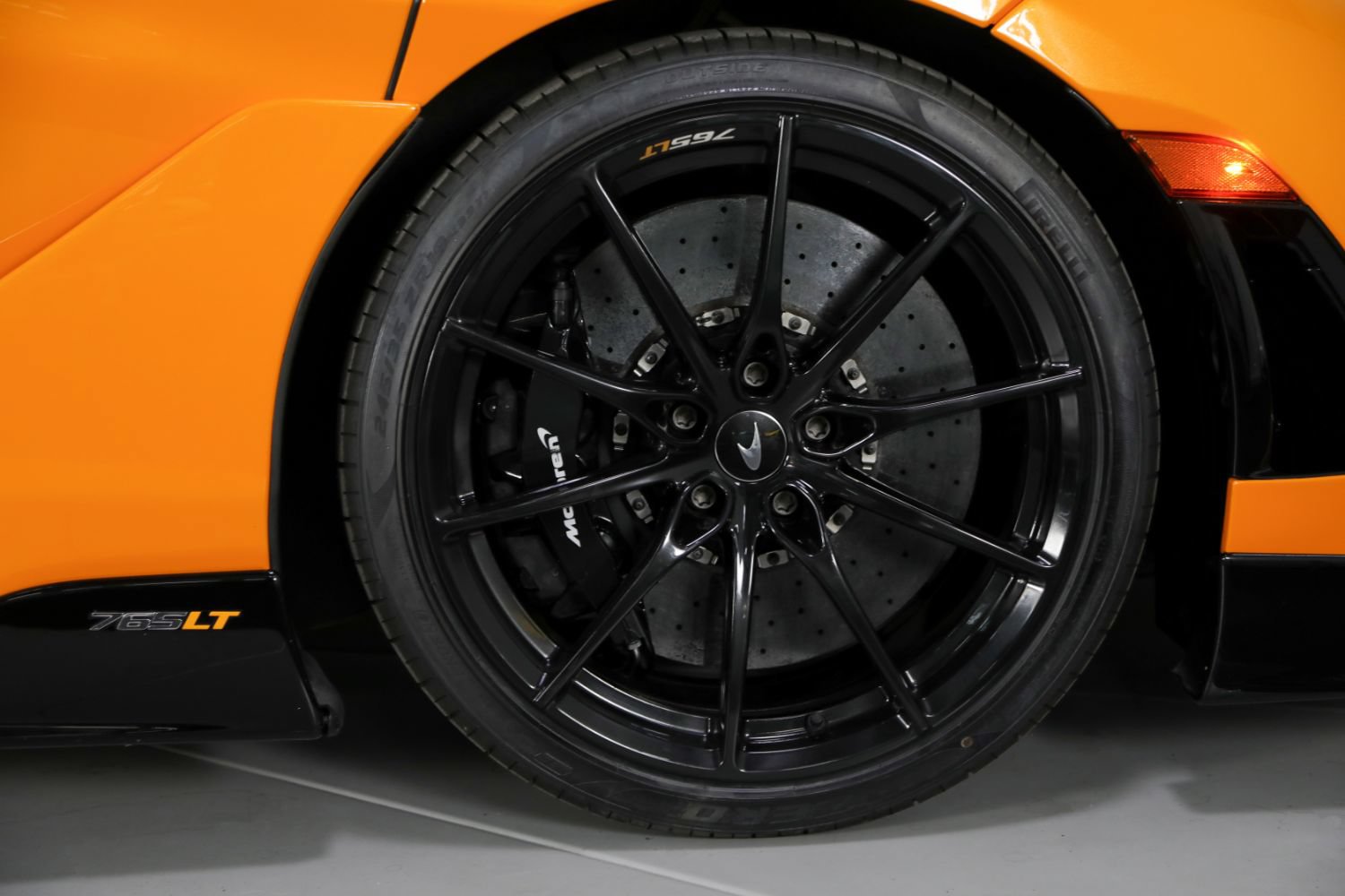 Used 2021 McLaren 765LT RWD image 32