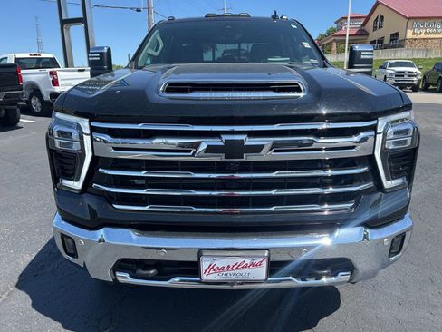 Used 2024 Chevrolet Silverado 2500 LTZ w/ LTZ Convenience Package AWD/4WD image 2