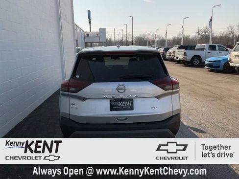 Used 2023 Nissan Rogue SV image 6