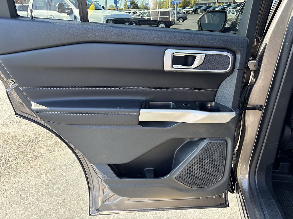Used 2021 Ford Explorer XLT w/ Equipment Group 202A AWD/4WD image 30