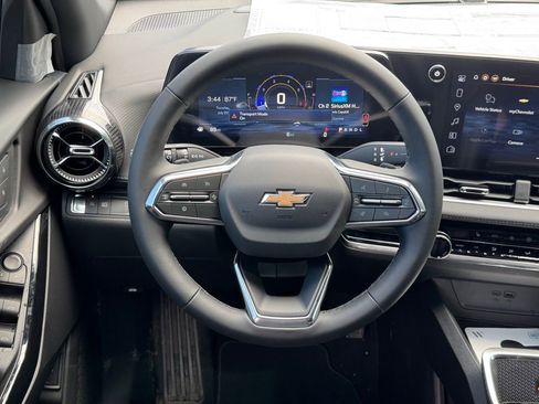 New 2026 Chevrolet Equinox LT w/ Convenience Package II FWD image 18