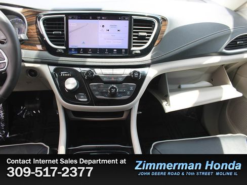 Used 2023 Chrysler Pacifica Limited FWD image 20