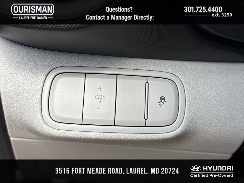 Certified 2025 Hyundai Venue SEL FWD image 26