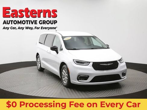 Used 2024 Chrysler Pacifica Touring-L FWD image 52