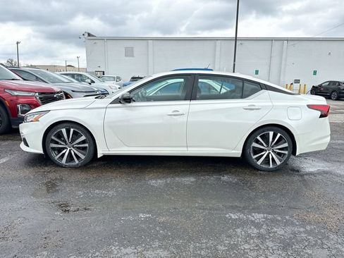 Used 2020 Nissan Altima 2.5 SR w/ Premium Package FWD image 2