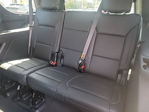Used 2025 GMC Yukon Denali RWD image 21