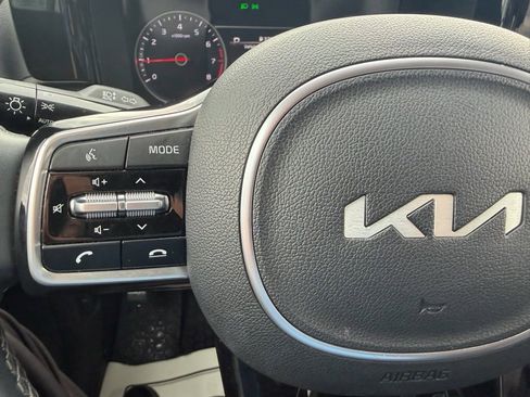 Used 2023 Kia Sorento S image 21
