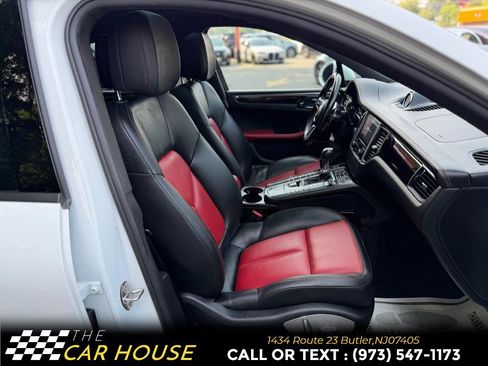 Used 2018 Porsche Macan AWD/4WD image 24
