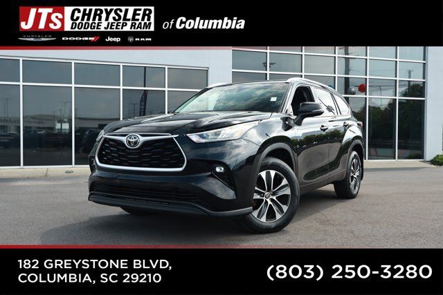 Used 2020 Toyota Highlander XLE AWD/4WD image 1
