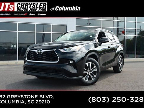 Used 2020 Toyota Highlander XLE AWD/4WD image 1