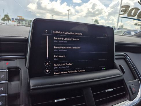 Used 2021 Chevrolet Suburban LT RWD image 4