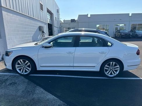 Used 2017 Volkswagen Passat 1.8T SEL Premium FWD image 3