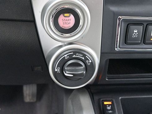 Used 2021 Nissan Titan SV w/ SV Convenience Package image 20