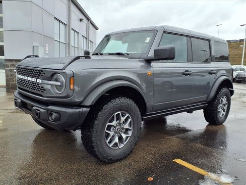 Certified 2025 Ford Bronco Badlands image 3