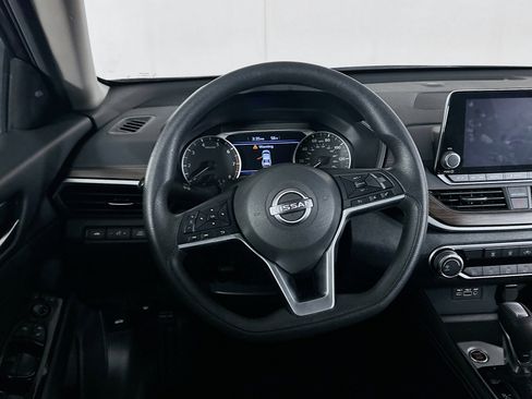 Used 2023 Nissan Altima 2.5 SV image 17