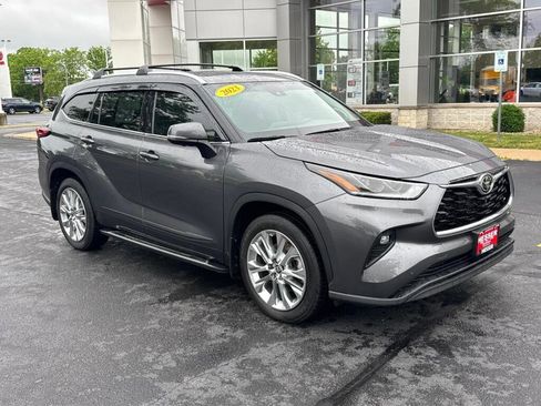 Used 2023 Toyota Highlander Limited AWD/4WD image 1
