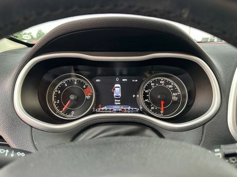 Used 2018 Jeep Cherokee Trailhawk AWD/4WD image 15