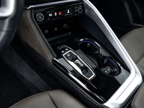 Certified 2025 Audi Q5 Premium w/ Convenience Package image 11