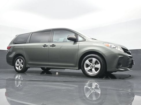 Used 2020 Toyota Sienna L FWD image 23
