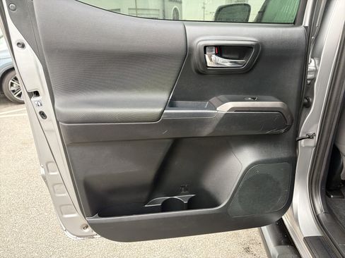 Used 2017 Toyota Tacoma TRD Sport image 22