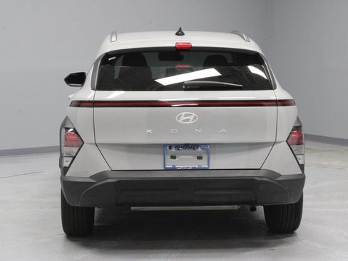 Used 2025 Hyundai Kona SEL FWD image 9