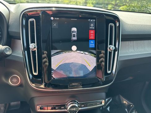 New 2026 Volvo XC40 B5 Core w/ Protection Package Premier image 24