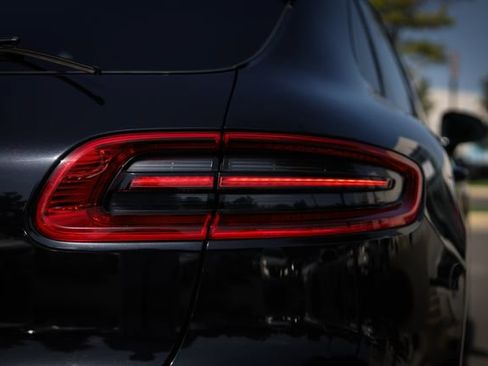 Used 2015 Porsche Macan S AWD/4WD image 22