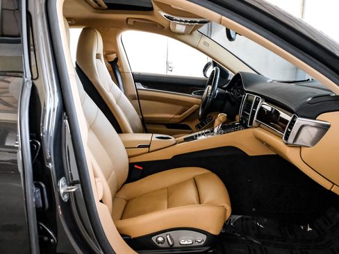 Used 2015 Porsche Panamera S w/ Premium Package Plus image 32