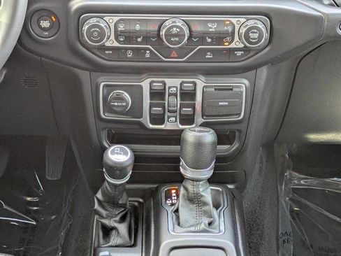 Used 2023 Jeep Gladiator Overland AWD/4WD image 18