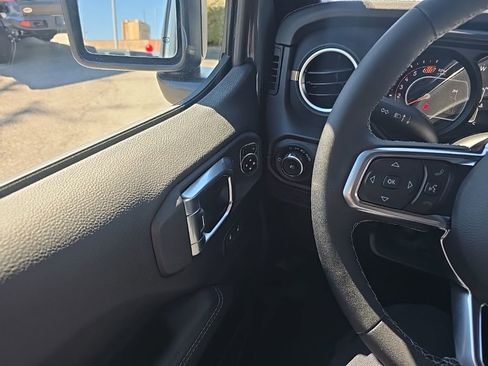 New 2026 Jeep Wrangler Unlimited Sahara AWD/4WD image 15