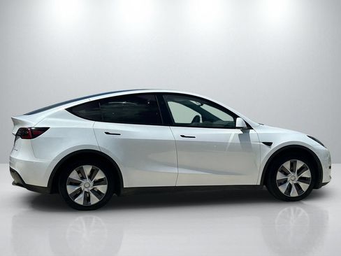 Used 2024 Tesla Model Y Long Range AWD/4WD image 4